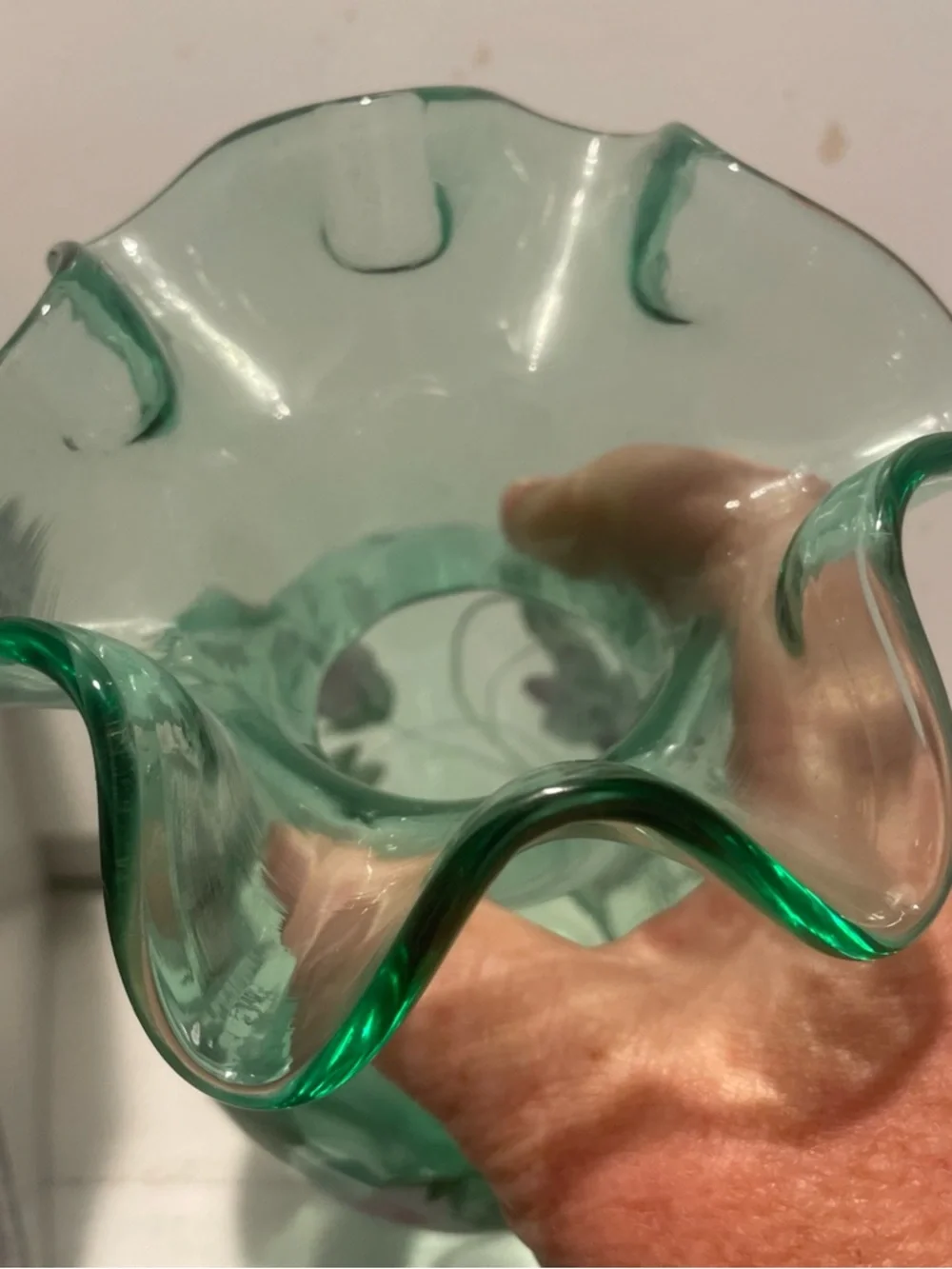Fenton Hand-Painted and Artist signed Teal Green Glass Vase - Picture 3 of 10